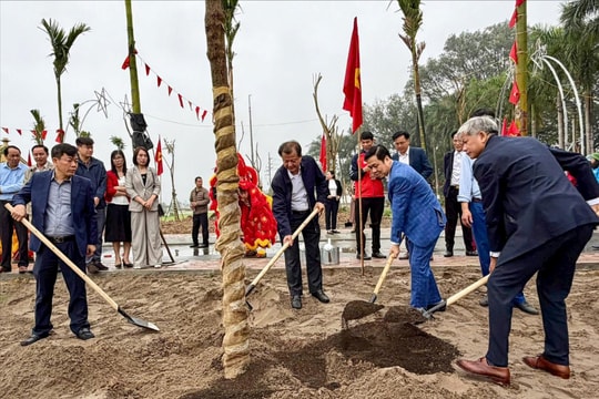 Ứng Thiên phát động “Tết trồng cây đời đời nhớ ơn Bác Hồ” tại Khu lưu niệm cụ Bùi Bằng Đoàn