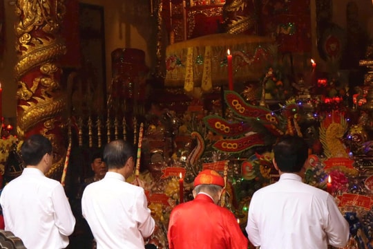Người dân TP Hồ Chí Minh tham gia lễ Khai hạ - Cầu an đầu năm