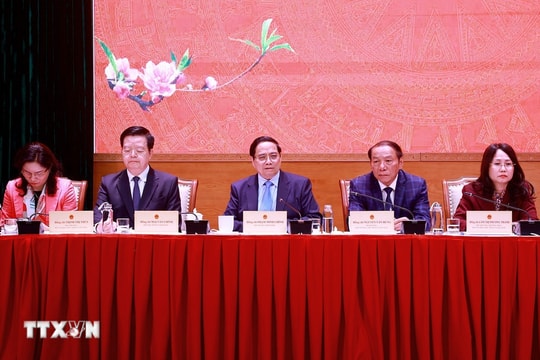 Thủ tướng: Nhanh chóng đưa các nghị quyết của Đảng về văn hóa vào cuộc sống