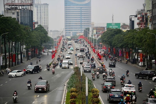 Đường phố Hà Nội thông thoáng ngày làm việc đầu tiên sau kỳ nghỉ Tết