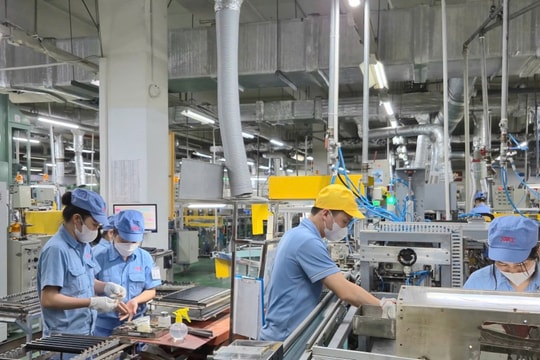 Phấn khởi, khẩn trương trong ngày đầu làm việc sau kỳ nghỉ Tết