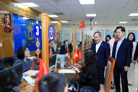 Chủ tịch UBND thành phố Vũ Đại Thắng Giải quyết thủ tục kịp thời, tận tâm phục vụ Nhân dân ngay