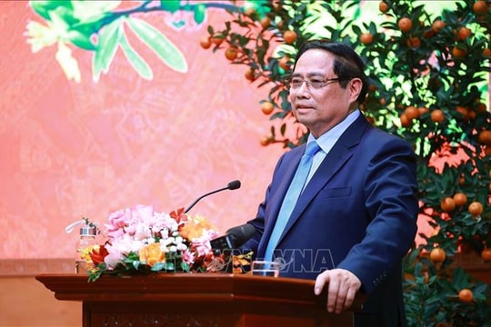 Thủ tướng Phạm Minh Chính gặp mặt nghệ sĩ, nhà báo, vận động viên tiêu biểu nhân dịp năm mới Bính Ngọ 2026