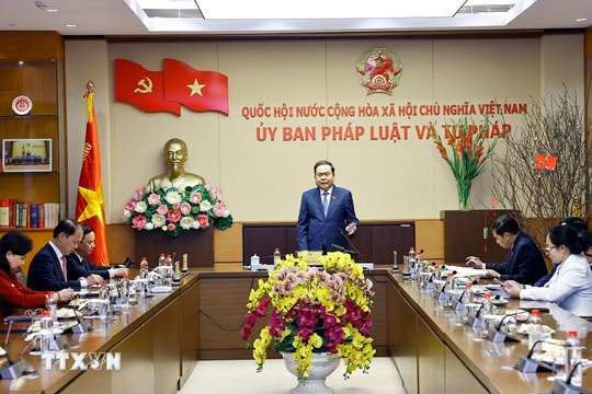 Chủ tịch Quốc hội Trần Thanh Mẫn làm việc với các cơ quan của Quốc hội