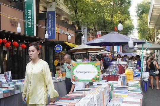 Du lịch TP.HCM đạt doanh thu hơn 12.000 tỉ đồng dịp Tết Nguyên đán 2026