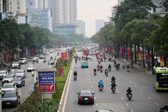 Người dân Thủ đô thuận lợi di chuyển trong ngày đầu trở lại làm việc