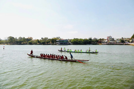 Đắk Lắk: sôi nổi Giải đua thuyền nam truyền thống tại xã Krông Ana