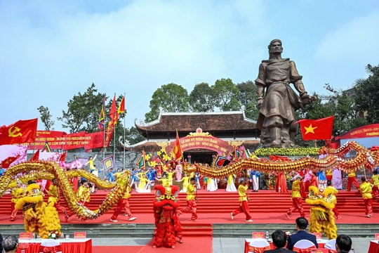 Trẩy hội đầu xuân - Giữ hồn cốt Thăng Long trong nhịp sống mới