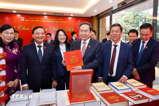 Chủ tịch Quốc hội: Đổi mới mạnh mẽ công tác tuyên truyền ấn phẩm về chính trị, pháp luật