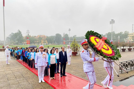 Hội LHPN phường Tây Hồ báo công dâng Bác, hưởng ứng Tết trồng cây “Phụ nữ Tây Hồ đời đời nhớ ơn Bác Hồ”