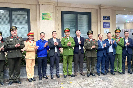 Tuổi trẻ Công an phường Hoàn Kiếm ra quân trồng cây xanh