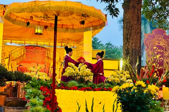 Dâng hương khai xuân tại Hoàng thành Thăng Long: Nét đẹp văn hiến của Hà Nội