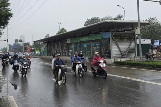 Hà Nội tiếp tục mưa, lạnh, nồm ẩm