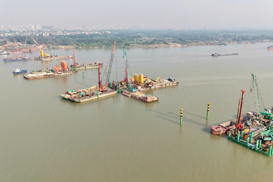 Tăng tốc đầu xuân trên các công trình cầu vượt sông Hồng