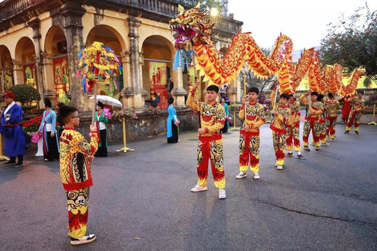 Dâng hương khai xuân Bính Ngọ 2026 theo nghi thức cung đình