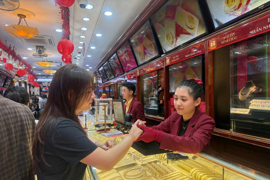 Thị trường vàng trước ngày Thần Tài 2026: Sức mua tăng, sản phẩm nhỏ “lên ngôi”