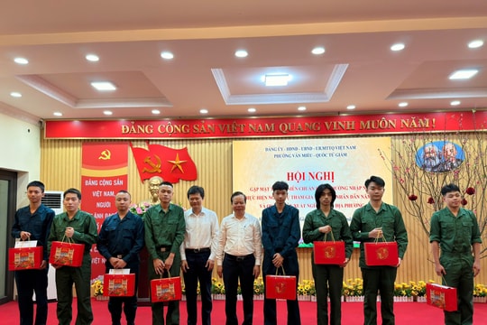 Phường Văn Miếu - Quốc Tử Giám gặp mặt thanh niên lên đường nhập ngũ