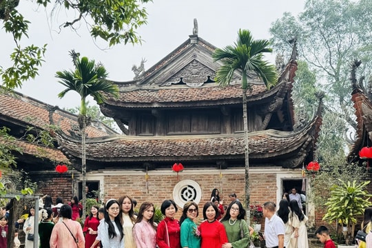 Nâng cao ý thức người Hà Nội khi đi lễ đầu xuân