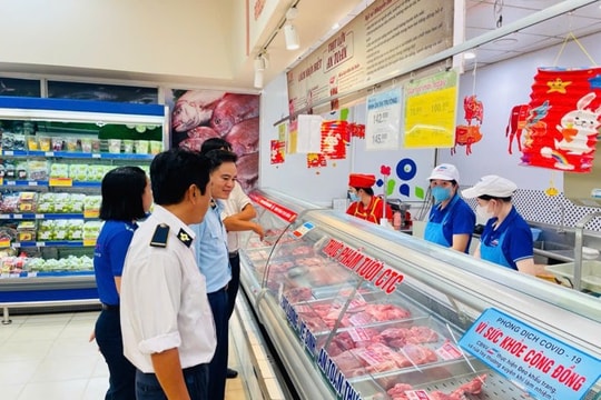 Quản lý thị trường vào cuộc mạnh mẽ, bảo vệ quyền lợi du khách mùa lễ hội