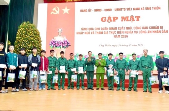Ứng Thiên gặp mặt, tặng quà tân binh nhập ngũ và quân nhân xuất ngũ năm 2026
