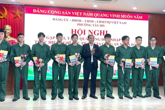 Phường Tây Hồ gặp mặt, động viên công dân lên đường nhập ngũ