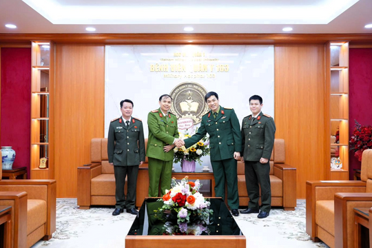 Công an phường Hà Đông tri ân đội ngũ cán bộ y tế