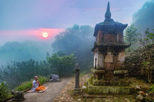 Ngọa Vân thu hút khách Thủ đô chiêm bái đầu năm