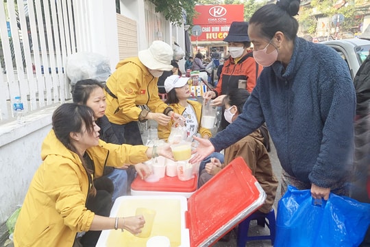Lan tỏa yêu thương từ gian bếp nhỏ