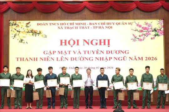Thạch Thất gặp mặt các tân binh trước khi lên đường nhập ngũ