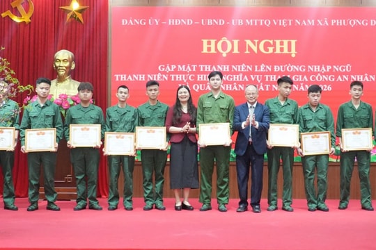 Phượng Dực: 50 thanh niên ưu tú hăng hái lên đường nhập ngũ