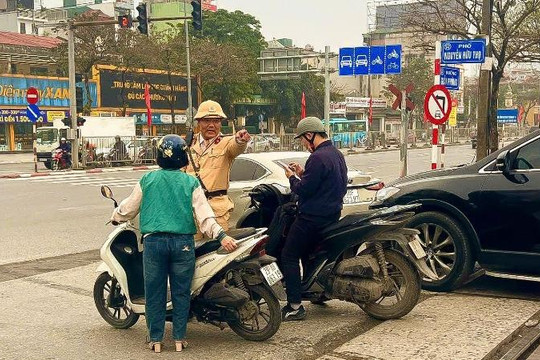 Hà Nội: Xử lý nghiêm các trường hợp tài xế vượt rào chắn khi đi qua đường ngang