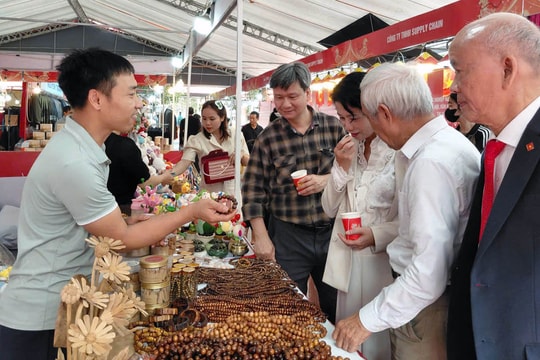 Hội chợ hàng công nghiệp nông thôn tiêu biểu Ba Vì thúc đẩy kết nối giao thương 