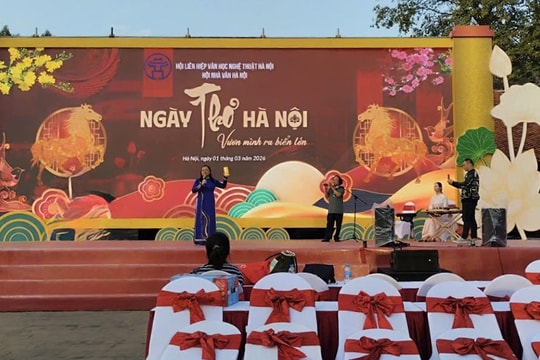 Thơ ca Việt Nam: Cùng đất nước vươn ra biển lớn