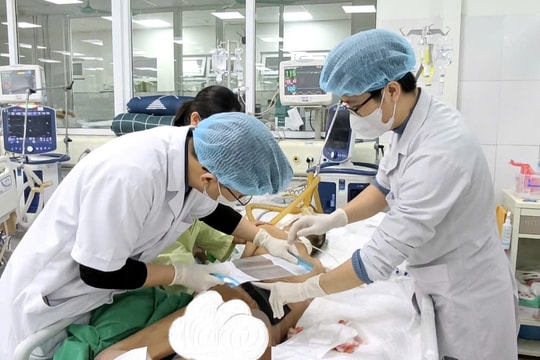 Nguy kịch vì nhiễm khuẩn nặng từ một nốt mụn nhỏ