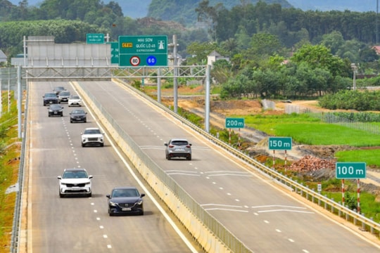 [Podcast] 5 đoạn tuyến cao tốc Bắc - Nam chính thức thu phí, cao nhất hơn 500.000 đồng/lượt