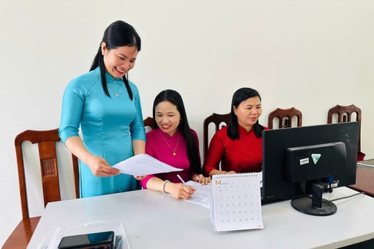 Phụ nữ Hòa Xá lan tỏa “Tháng áo dài Hà Nội”, tích cực cho ngày hội bầu cử