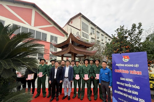 Lễ dâng hương của phường Hoàng Liệt.