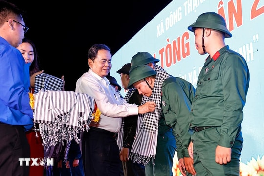 Chủ tịch Quốc hội Trần Thanh Mẫn dự Hội trại tòng quân của xã Đông Thạnh