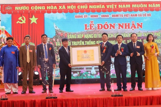 Cổ Đô đón nhận Bằng xếp hạng Di tích lịch sử, văn hoá cấp thành phố đình Quang Ngọc