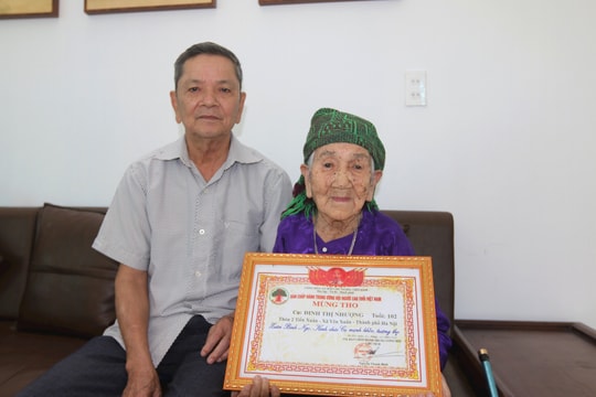 Cụ bà 102 tuổi vẫn hồi hộp đợi ngày thực hiện quyền công dân