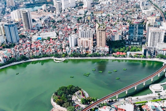 Hồ Đống Đa khoác "áo mới" chào mừng bầu cử
