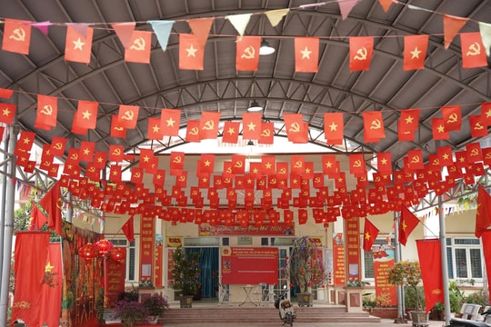 Xã Vân Đình rực rỡ cờ hoa, sẵn sàng cho ngày bầu cử