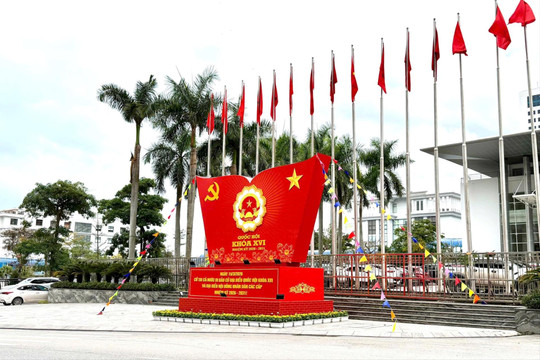 Quảng Ninh rực rỡ cờ hoa, sẵn sàng cho ngày hội non sông