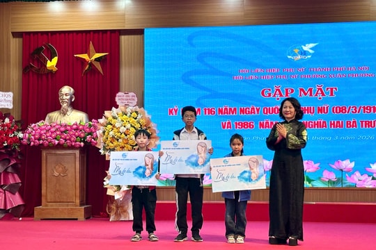 Hội LHPN phường Xuân Phương nhận đỡ đầu trẻ em có hoàn cảnh khó khăn