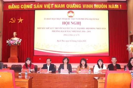 Ứng cử viên đại biểu HĐND phường Bạch Mai tiếp xúc cử tri