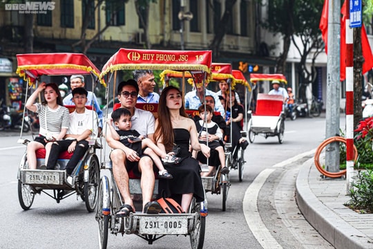 Hà Nội nghiên cứu thí điểm xích lô điện phục vụ du lịch