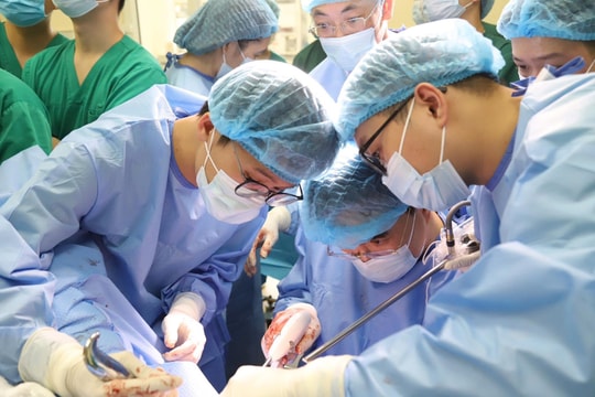 Bệnh viện K phẫu thuật trình diễn 2 ca bệnh phức tạp bằng kỹ thuật cao