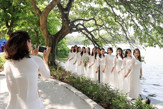 Hà Nội ít mưa, nắng ấm dịp 8-3