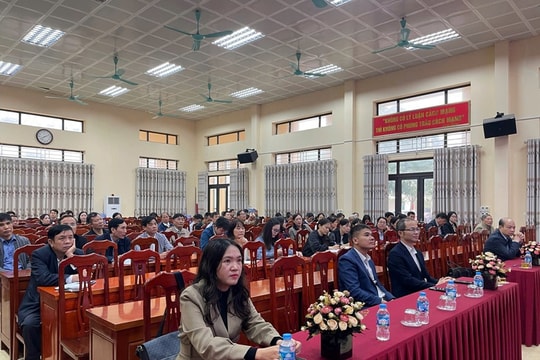 Bồi dưỡng chuyên đề "Hội nhập quốc tế" cho xã Tam Hưng, Dân Hòa
