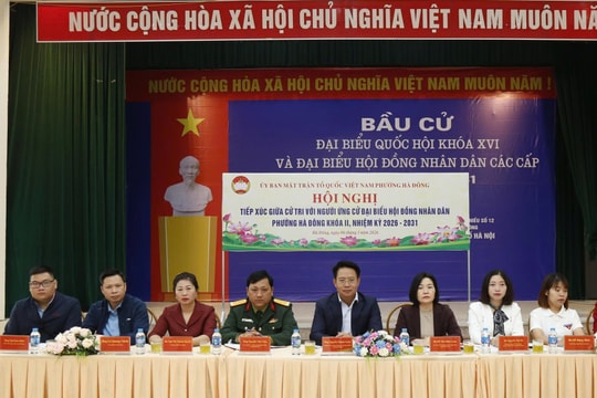 Cử tri tiếp xúc người ứng cử đại biểu HĐND phường Hà Đông